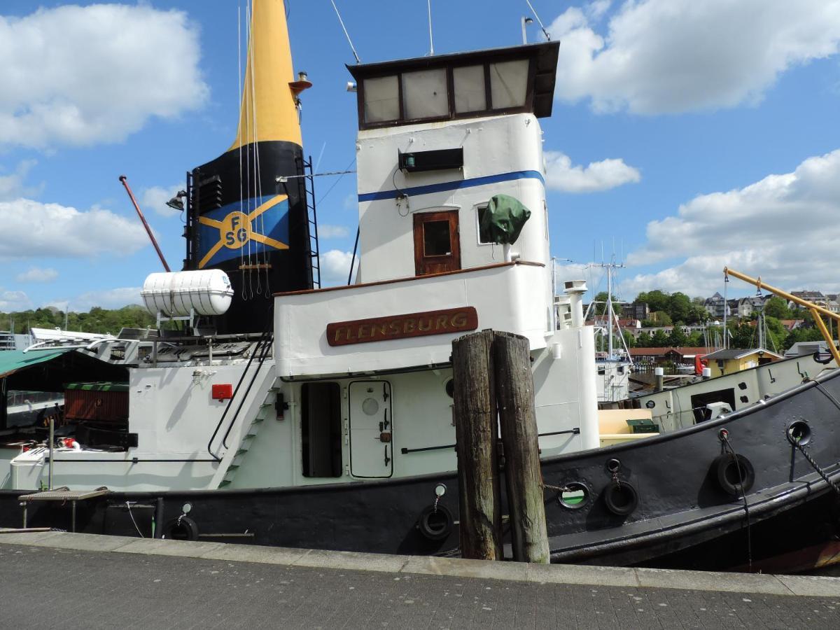 Kapitainskoje Direkt Am Hafen Flensburgs Exterior foto