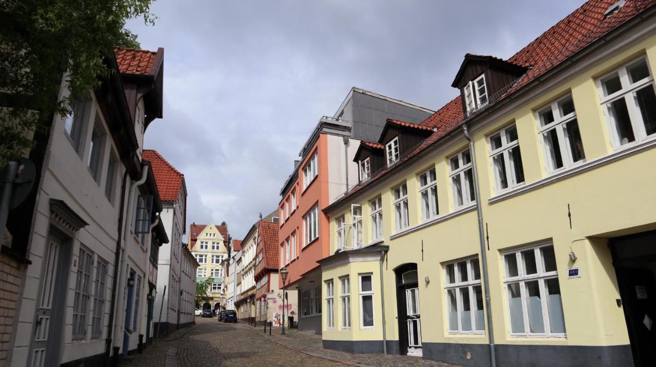 Kapitainskoje Direkt Am Hafen Flensburgs Exterior foto